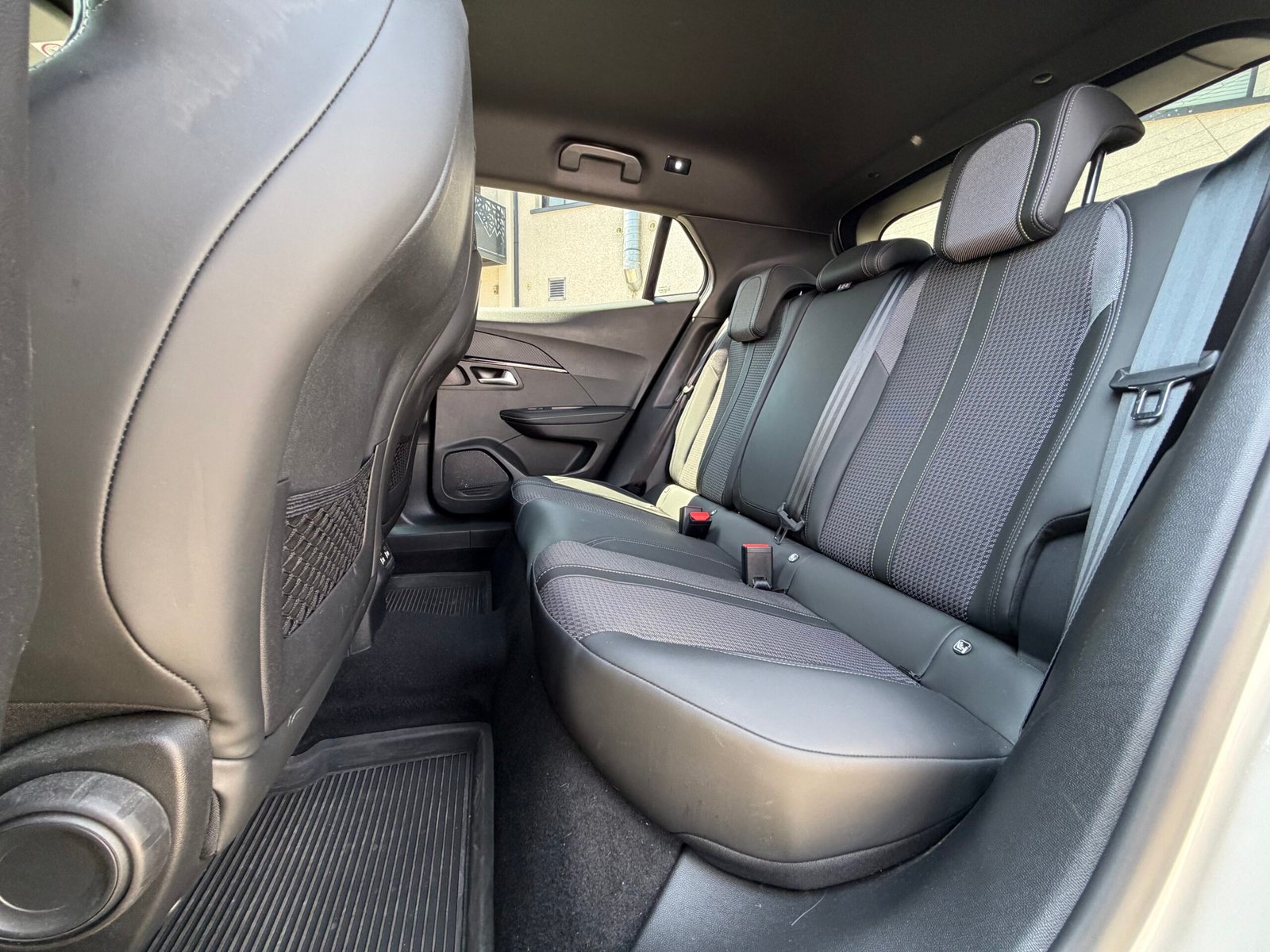 PEUGEOT 2008 II 1.5 BlueHDi EAT8 S&S 130 cv Boîte auto