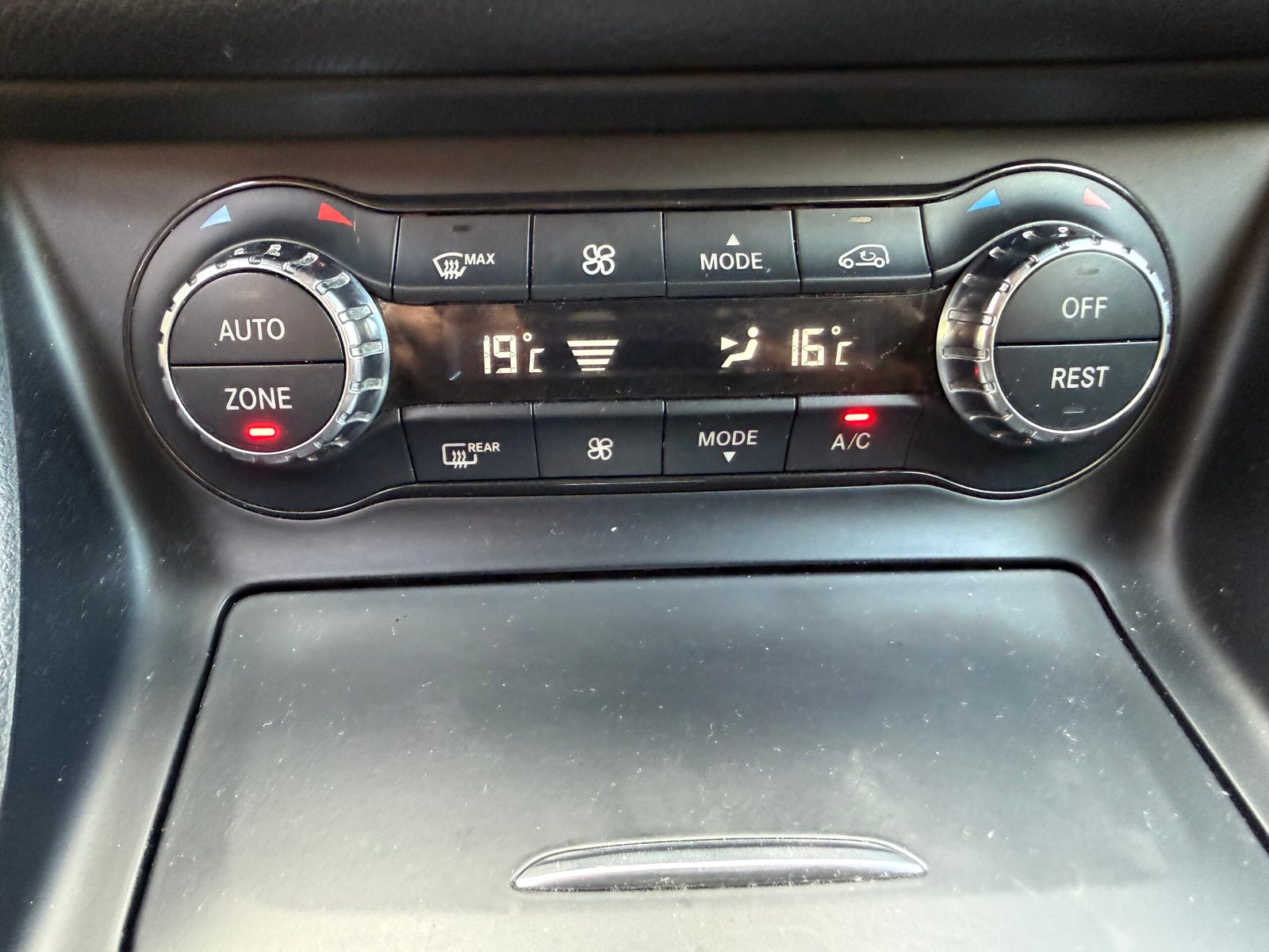 MERCEDES-BENZ Classe GLA 220 2.1 CDi 16V 4MATIC 7G-DCT 170 cv Boîte auto Sensation