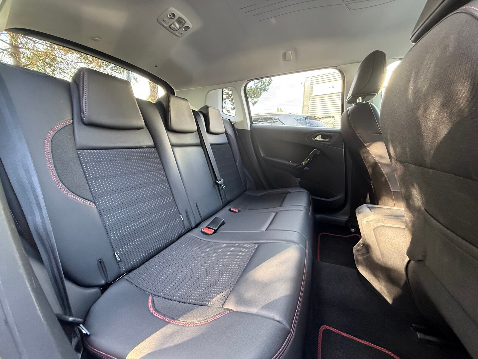 PEUGEOT 2008 GT Line 5HB 1.2 THP Puretech 12V FAP S&S EAT6 110 cv Boîte auto