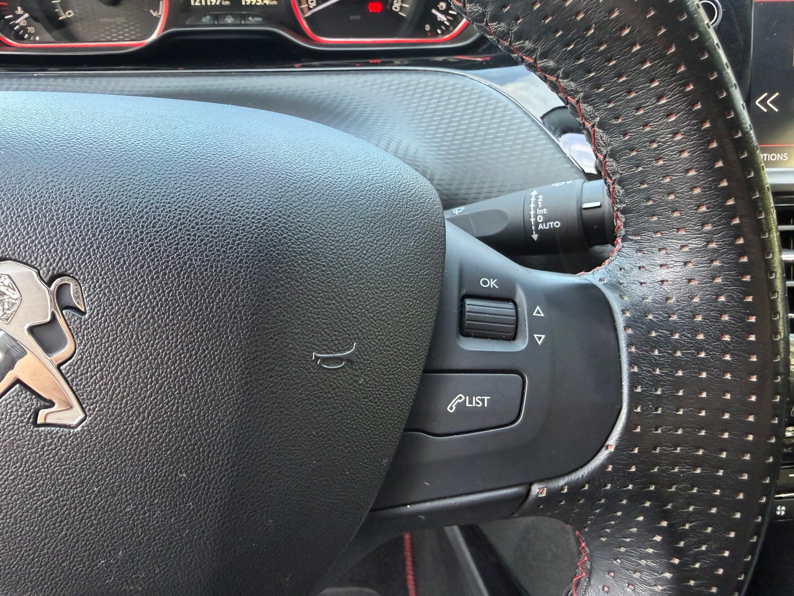 PEUGEOT 2008 GT Line 5HB 1.2 THP Puretech 12V FAP S&S EAT6 110 cv Boîte auto