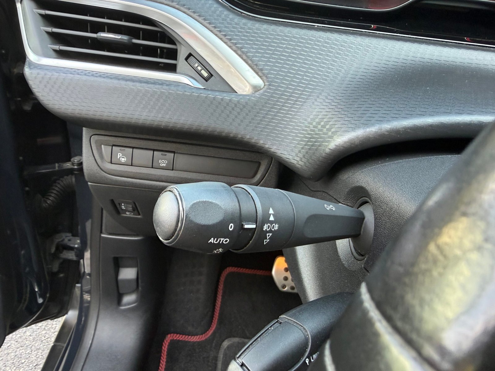 PEUGEOT 2008 GT Line 5HB 1.2 THP Puretech 12V FAP S&S EAT6 110 cv Boîte auto