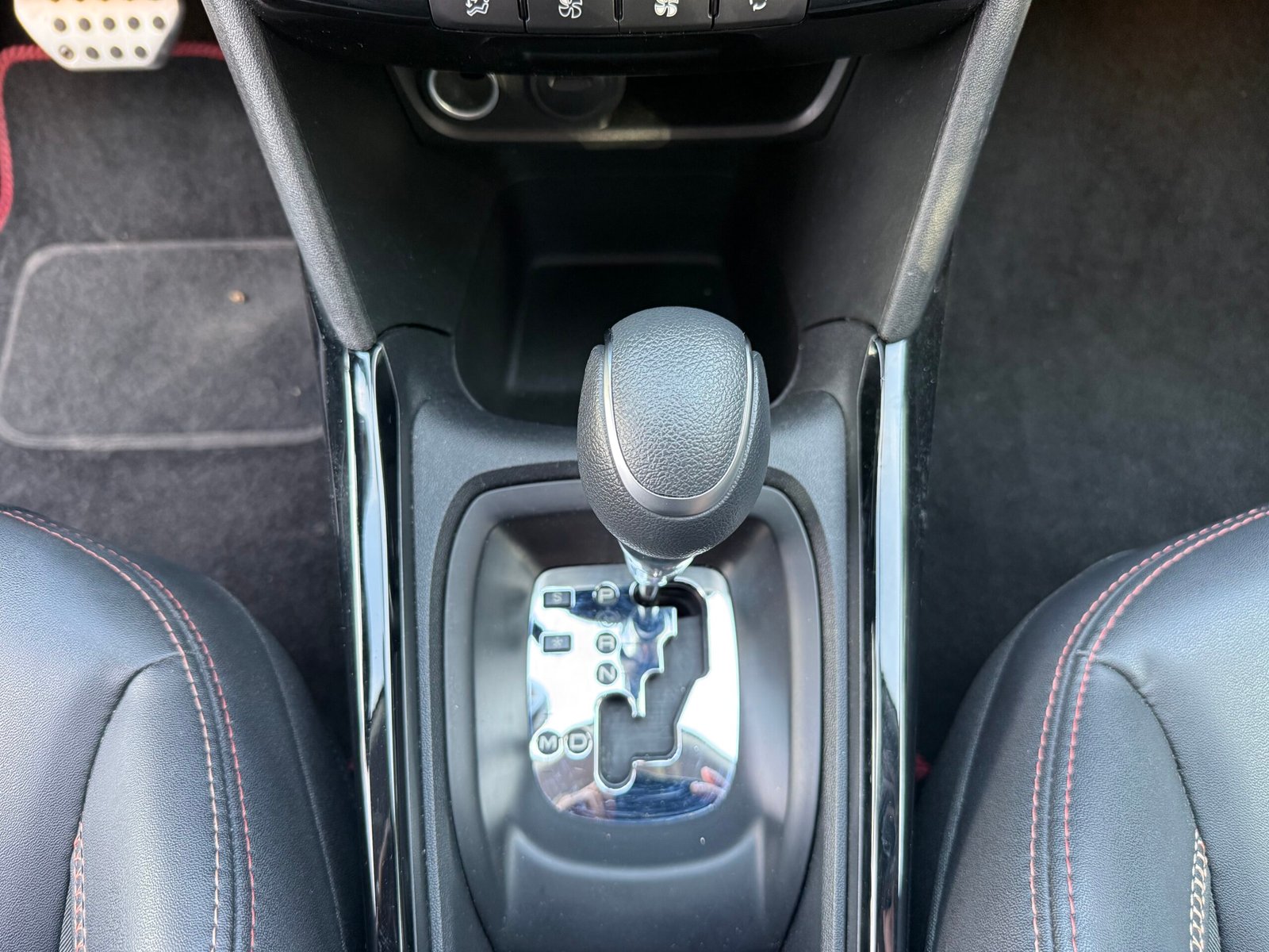 PEUGEOT 2008 GT Line 5HB 1.2 THP Puretech 12V FAP S&S EAT6 110 cv Boîte auto