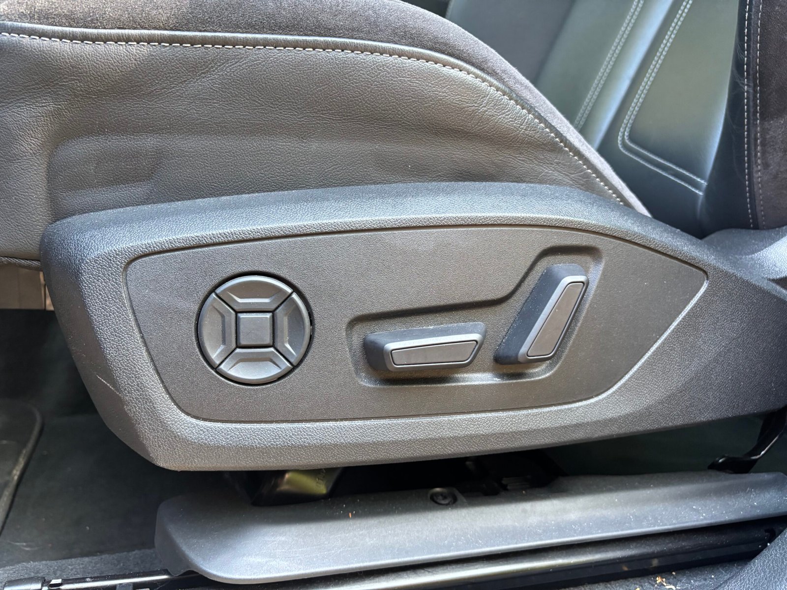 AUDI Q3 40 2.0 TFSI Quattro S Tronic7 190 S-LINE
