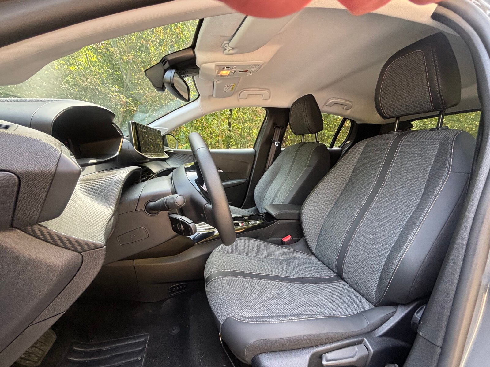PEUGEOT 208 1.2 Hybrid e-DSC6 110 ALLURE
