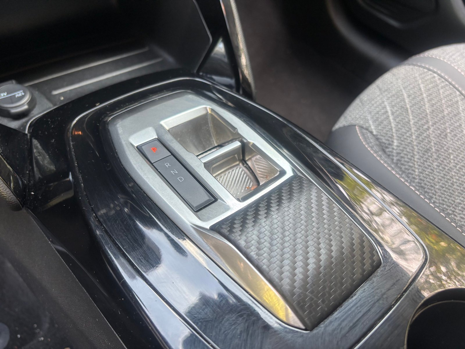 PEUGEOT 208 1.2 Hybrid e-DSC6 110 ALLURE