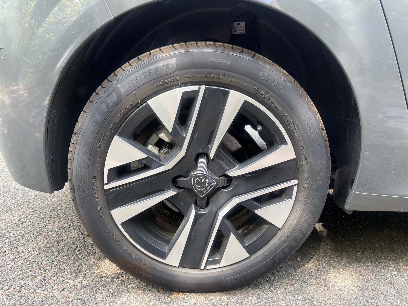 PEUGEOT 208 1.2 Hybrid e-DSC6 110 ALLURE