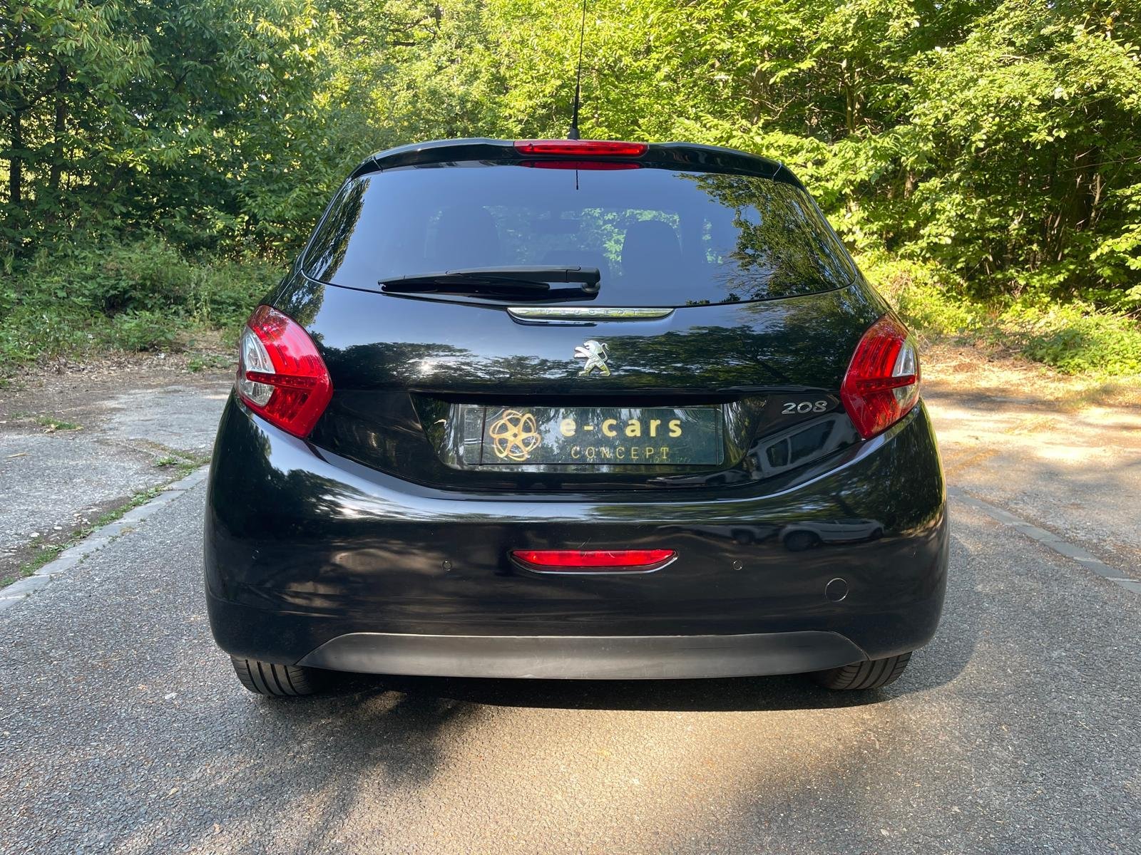 PEUGEOT 208 1.2 VTi 12V 82 STYLE