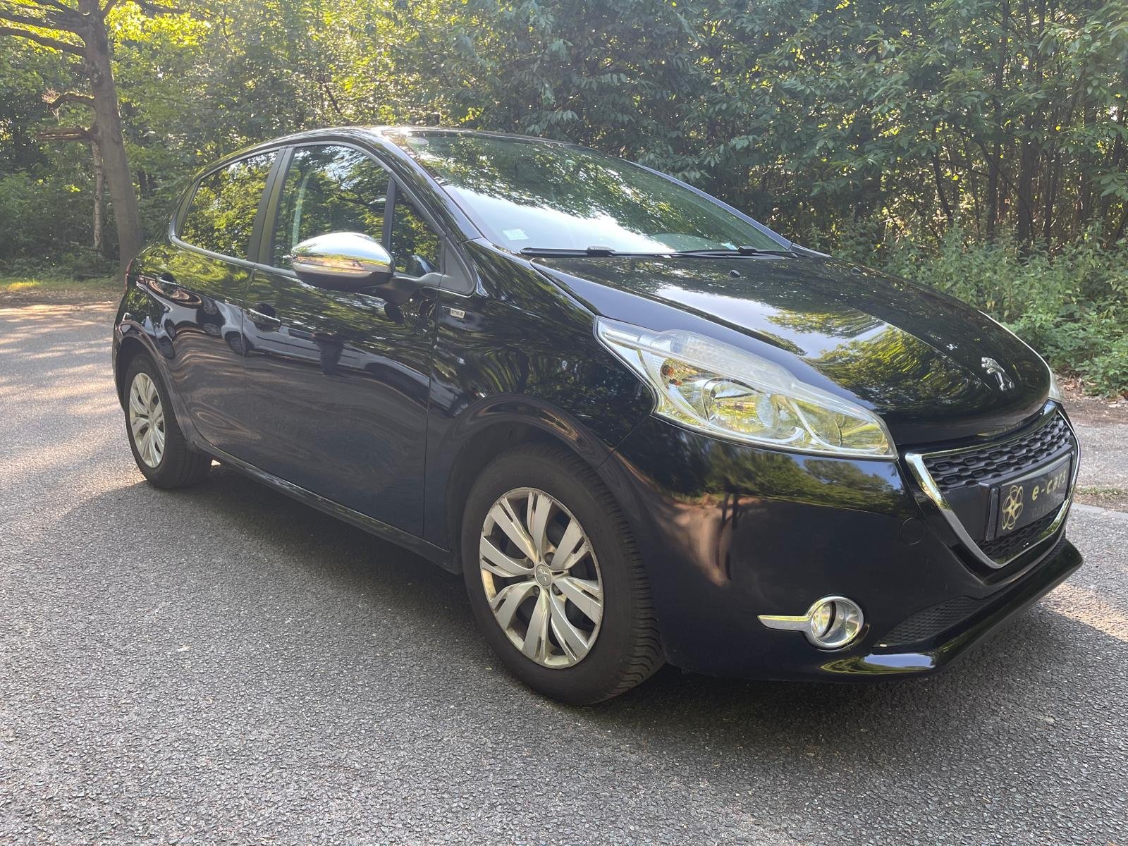 PEUGEOT 208 1.2 VTi 12V 82 STYLE