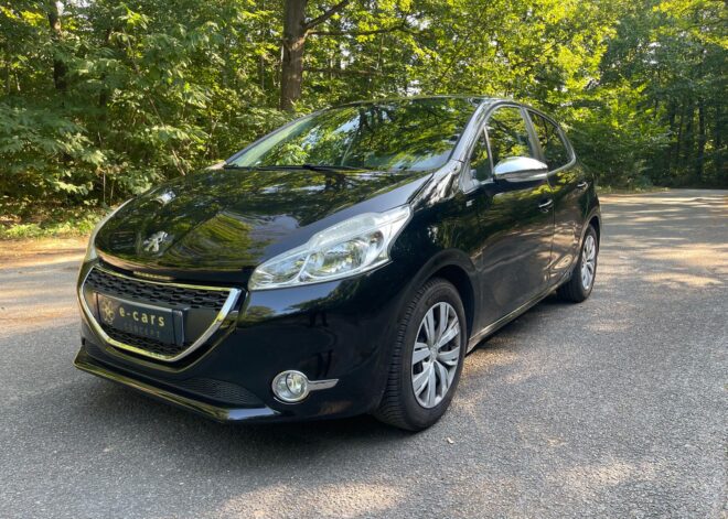 PEUGEOT 208 1.2 VTi 12V 82 STYLE