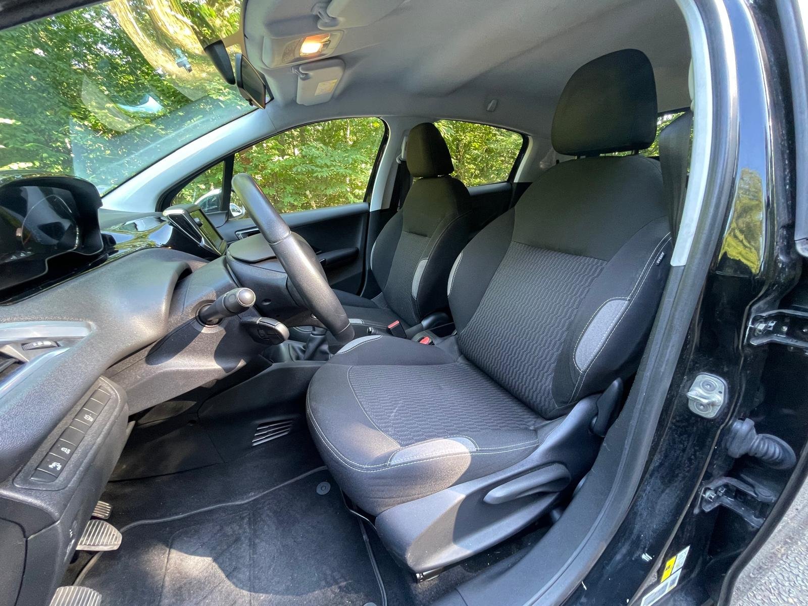 PEUGEOT 208 1.2 VTi 12V 82 STYLE