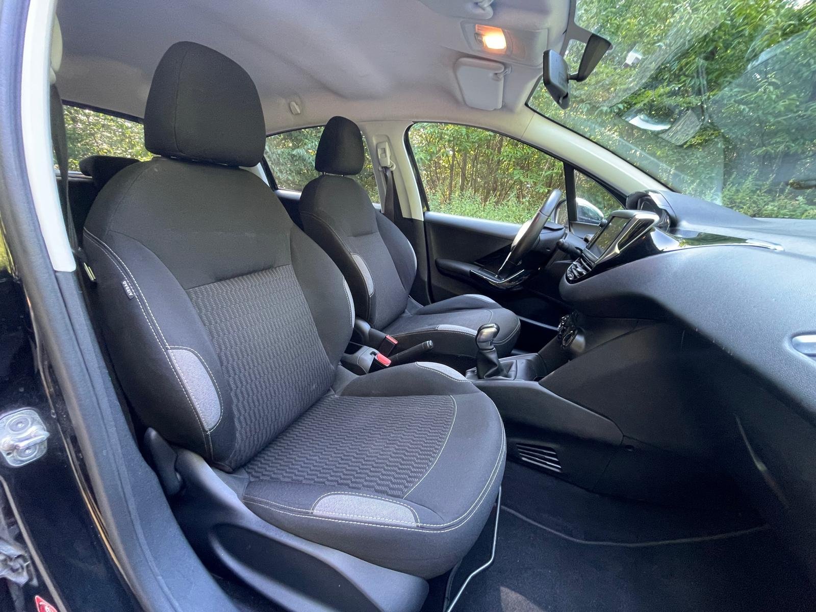 PEUGEOT 208 1.2 VTi 12V 82 STYLE