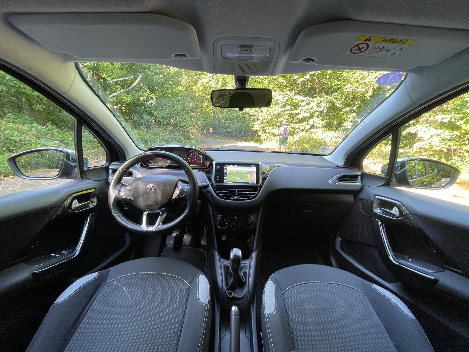PEUGEOT 208 1.2 VTi 12V 82 STYLE