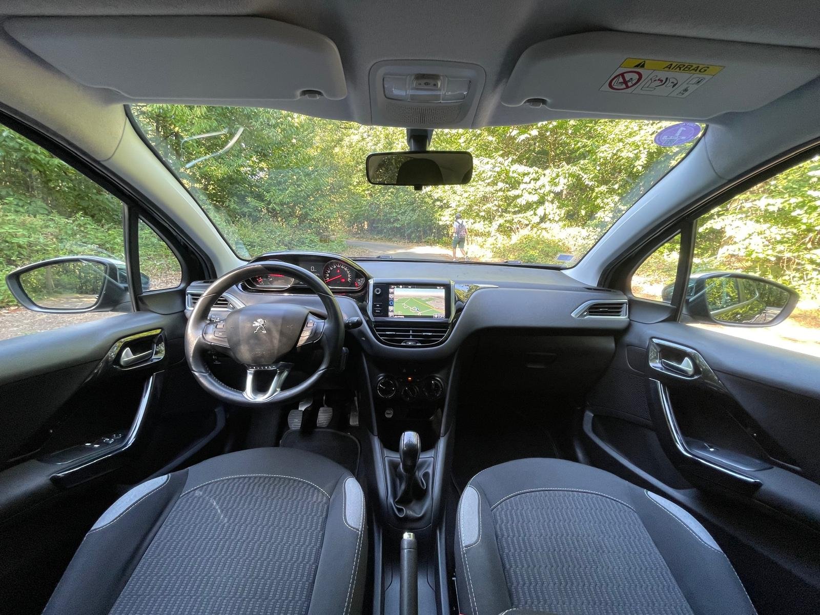 PEUGEOT 208 1.2 VTi 12V 82 STYLE