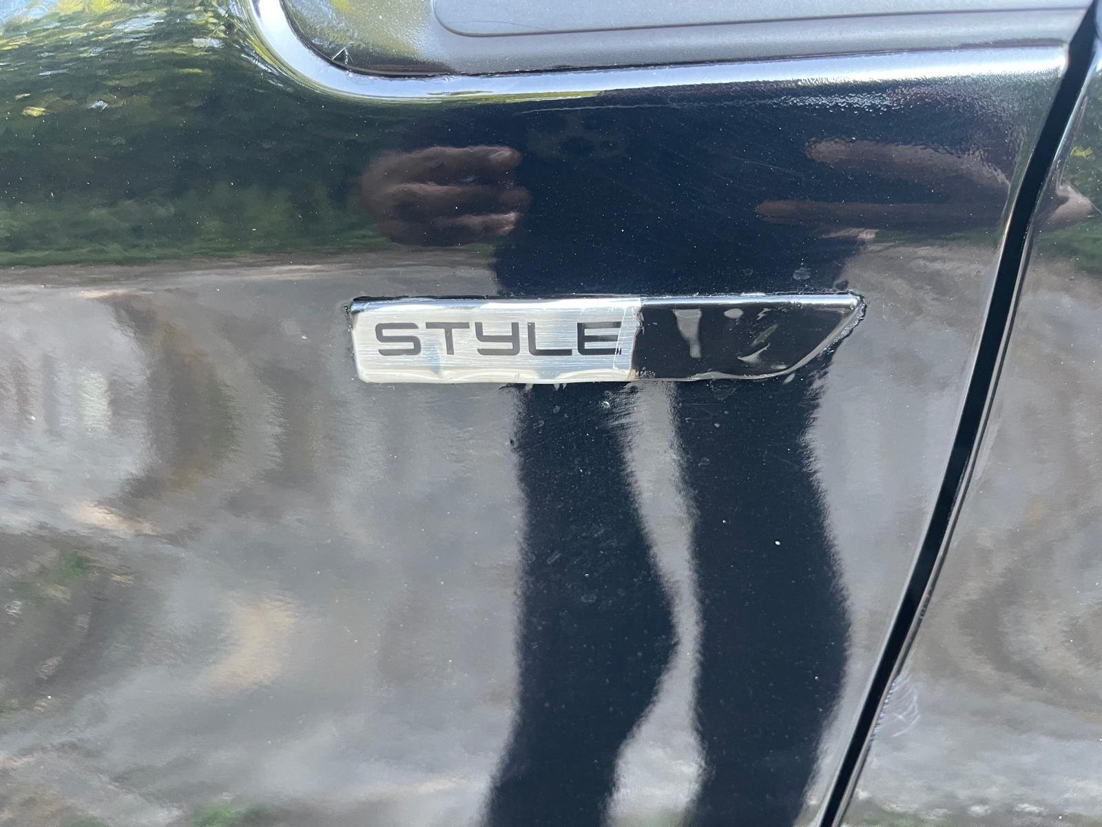 PEUGEOT 208 1.2 VTi 12V 82 STYLE