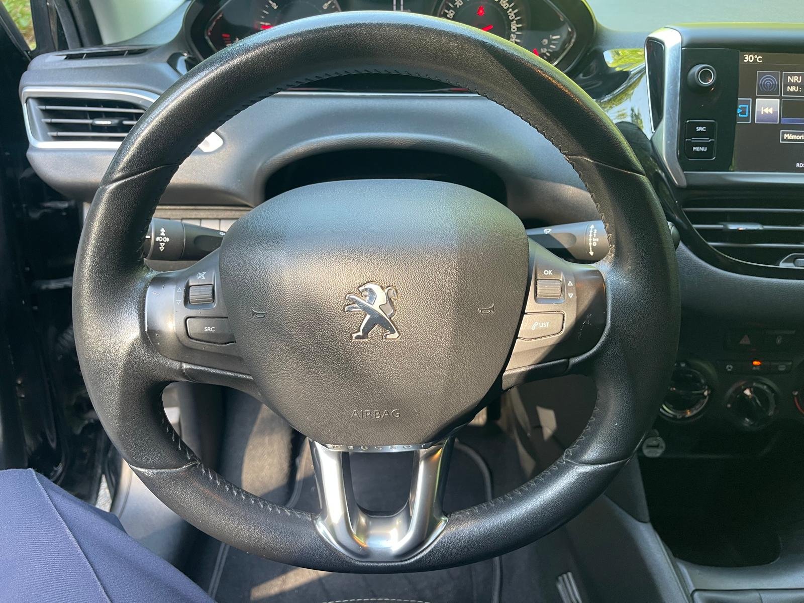 PEUGEOT 208 1.2 VTi 12V 82 STYLE