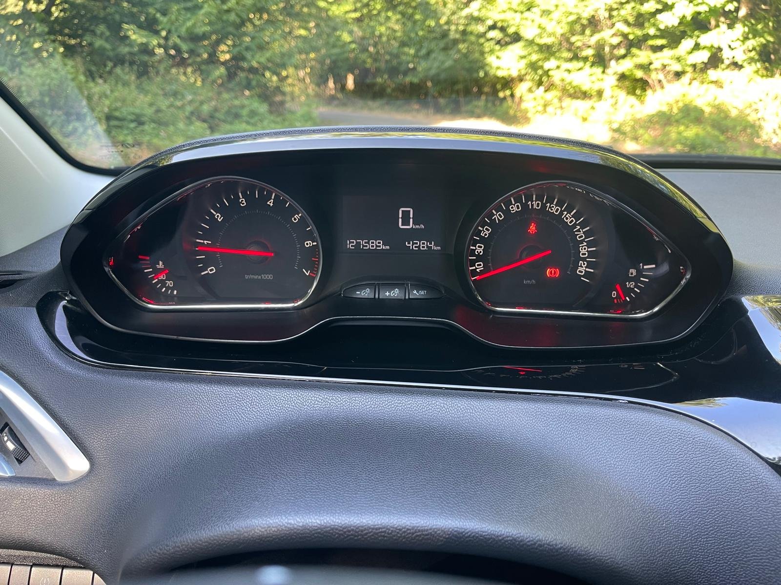 PEUGEOT 208 1.2 VTi 12V 82 STYLE