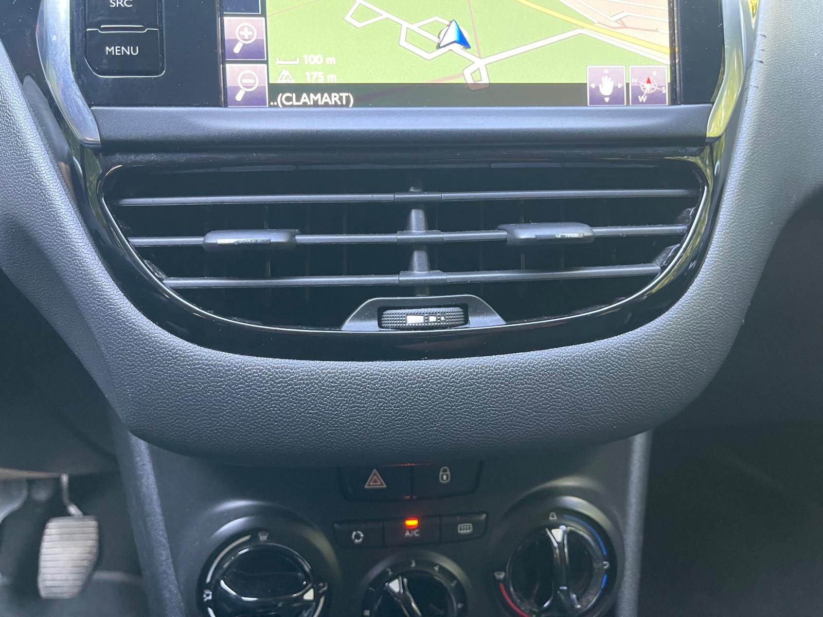 PEUGEOT 208 1.2 VTi 12V 82 STYLE