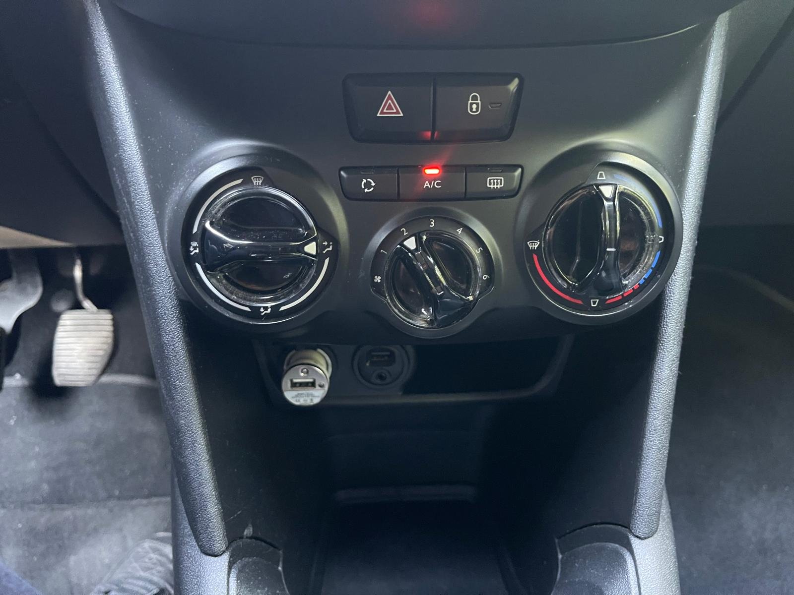 PEUGEOT 208 1.2 VTi 12V 82 STYLE