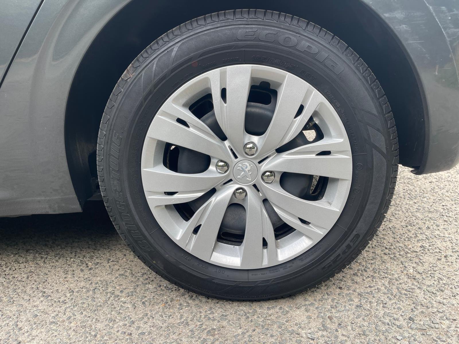 PEUGEOT 208 1.2 VTi 12V 82