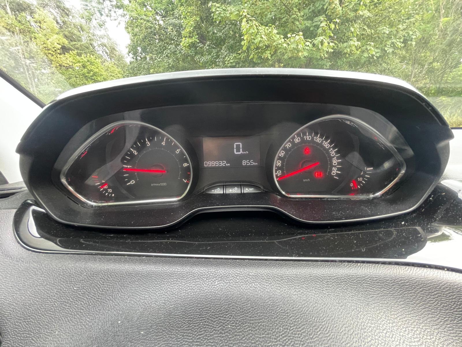 PEUGEOT 208 1.2 VTi 12V 82