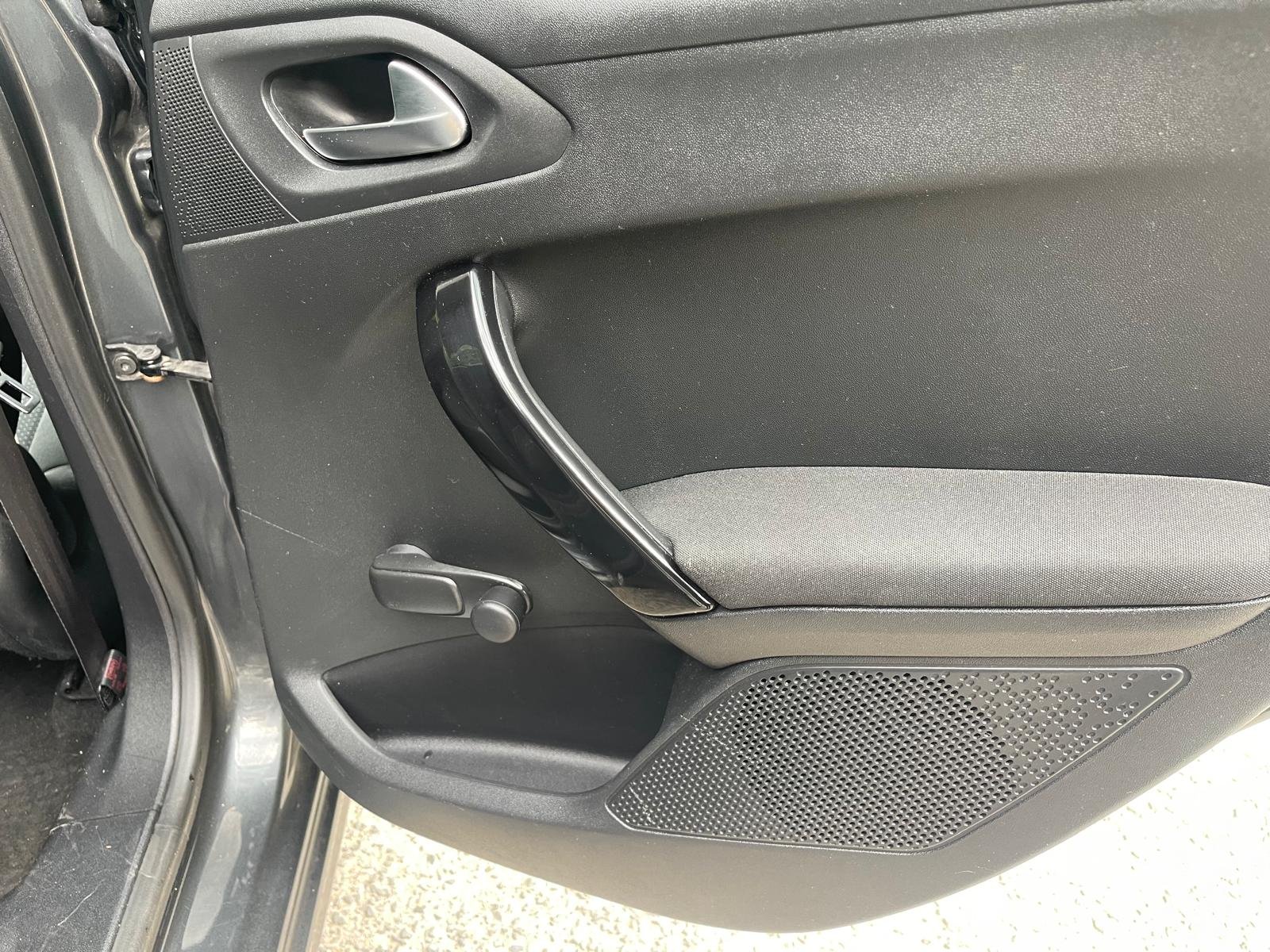 PEUGEOT 208 1.2 VTi 12V 82