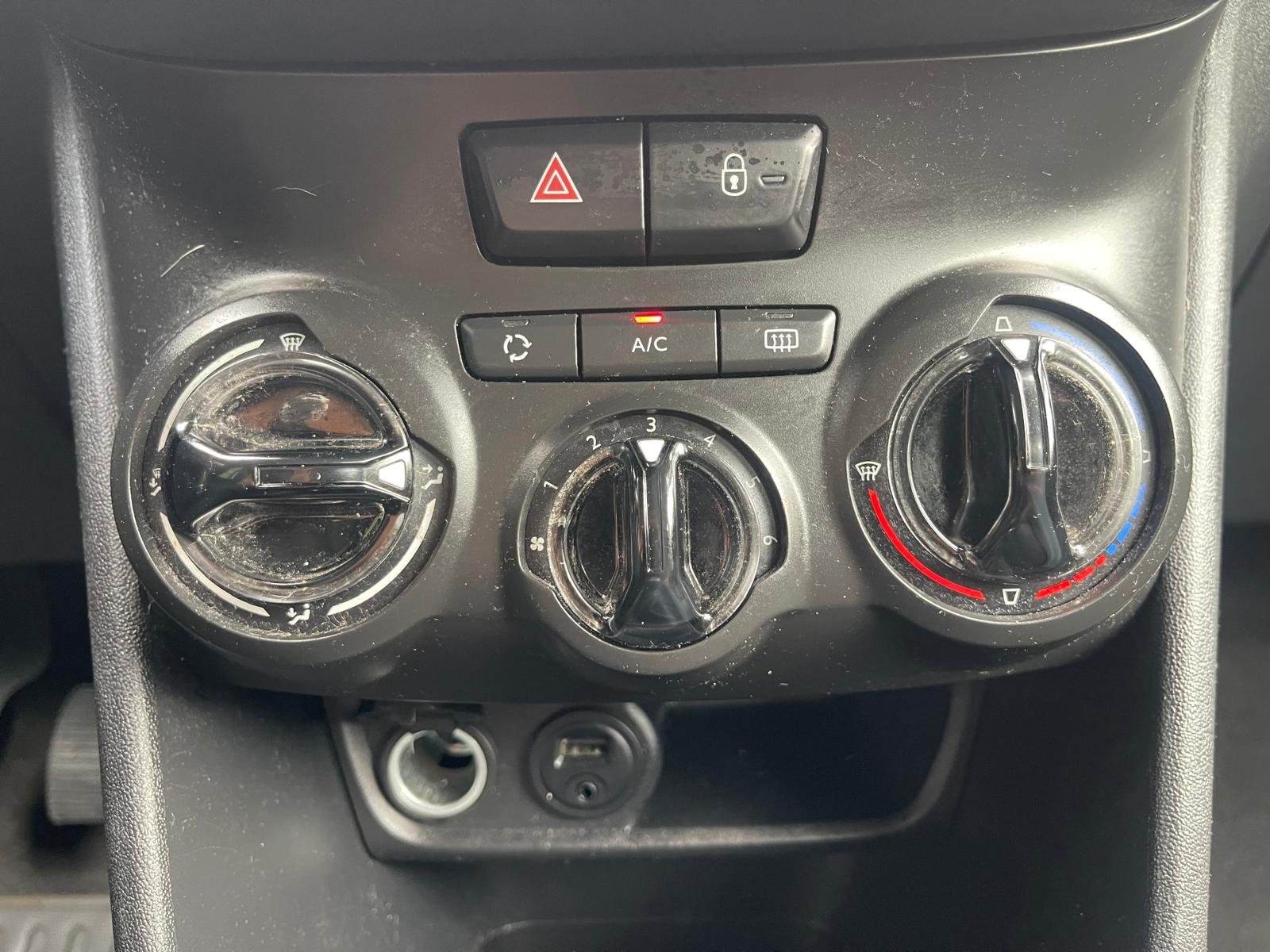 PEUGEOT 208 1.2 VTi 12V 82