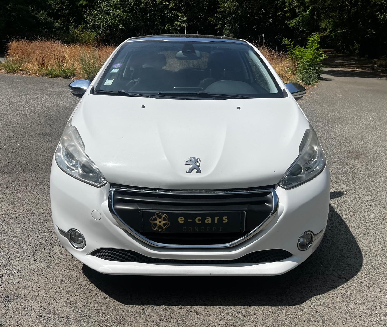 PEUGEOT 208 1,2 VTI 82ch ALLURE