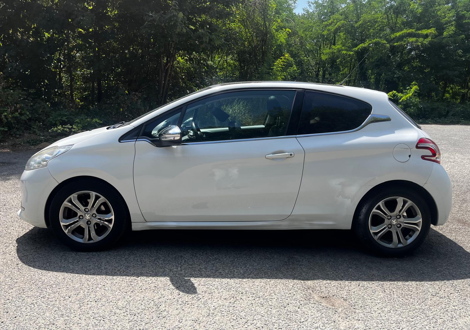 PEUGEOT 208 1,2 VTI 82ch ALLURE