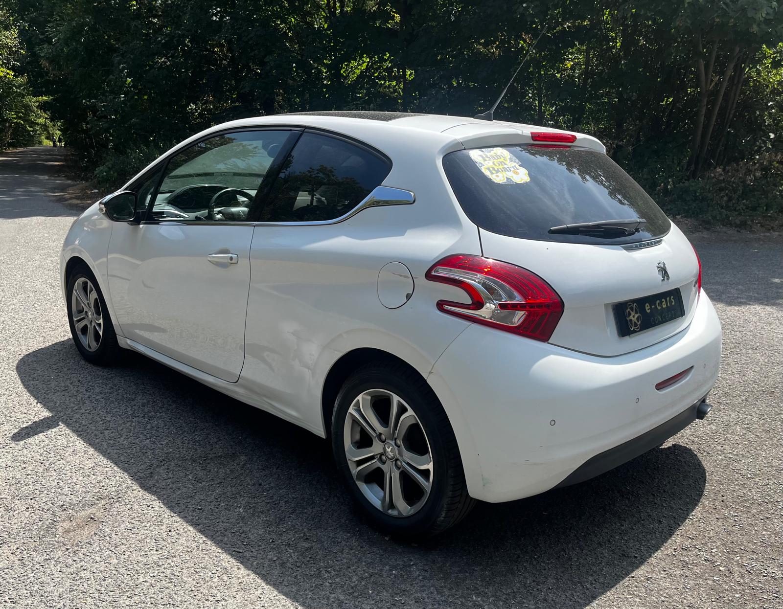 PEUGEOT 208 1,2 VTI 82ch ALLURE
