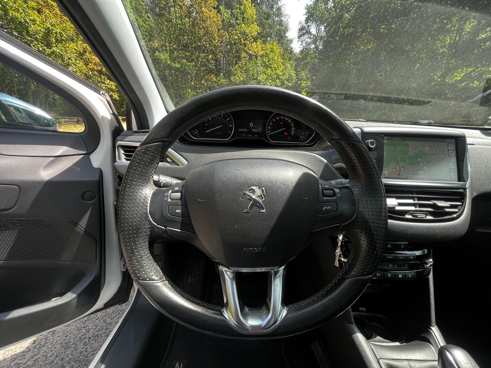 PEUGEOT 208 1,2 VTI 82ch ALLURE