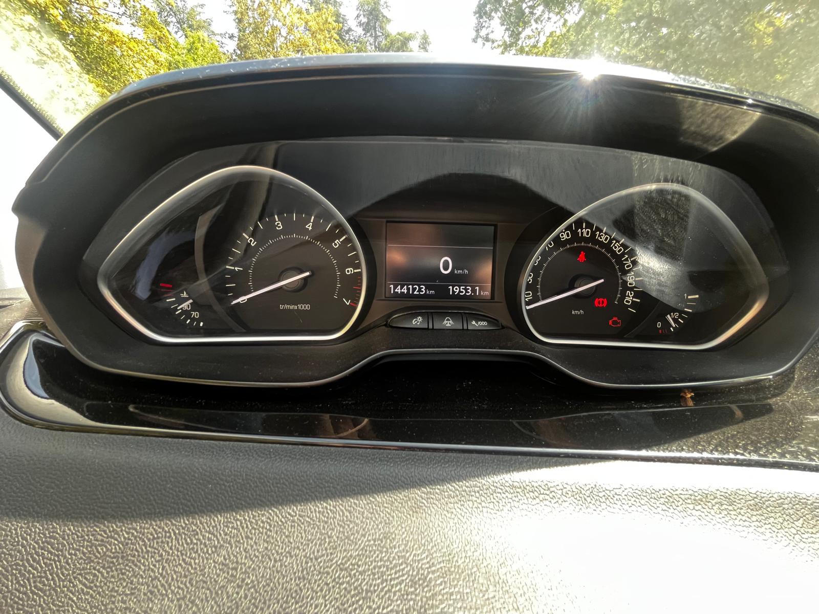 PEUGEOT 208 1,2 VTI 82ch ALLURE