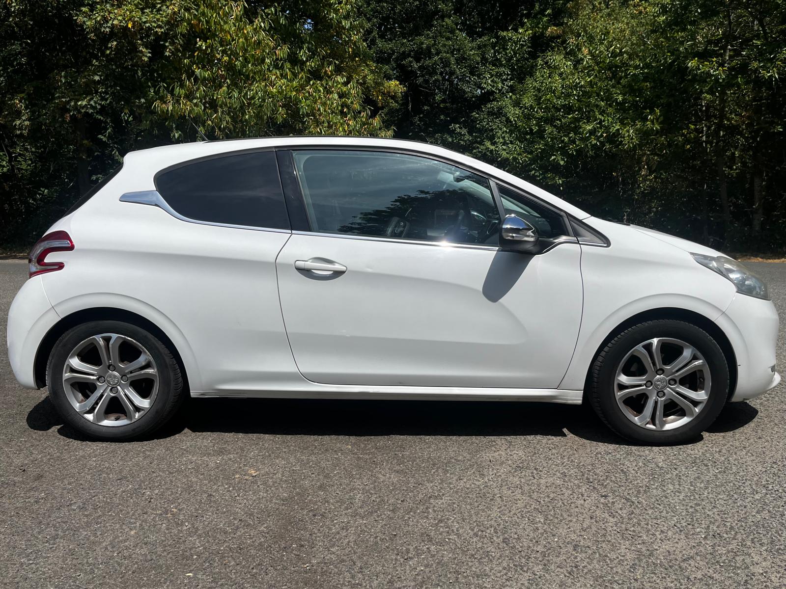 PEUGEOT 208 1,2 VTI 82ch ALLURE