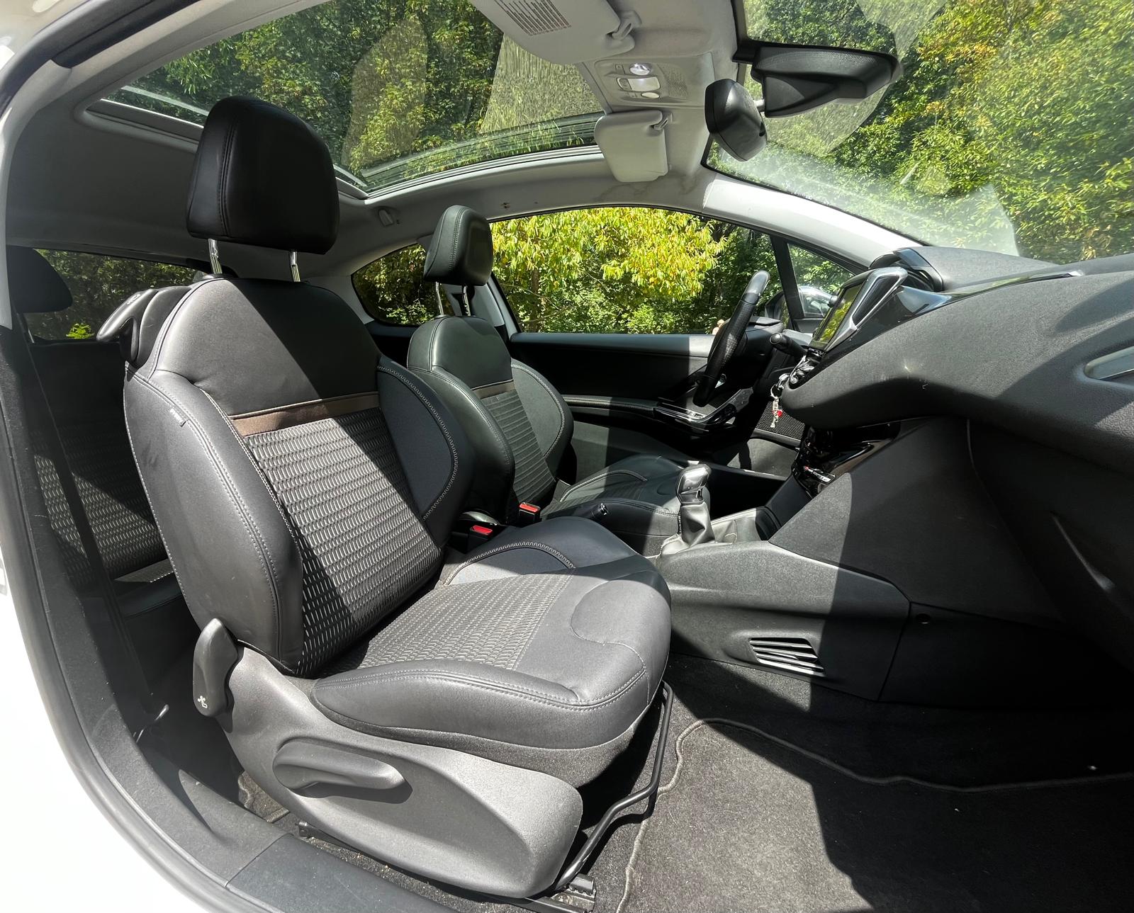 PEUGEOT 208 1,2 VTI 82ch ALLURE