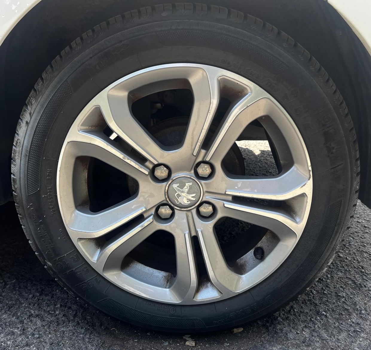 PEUGEOT 208 1,2 VTI 82ch ALLURE