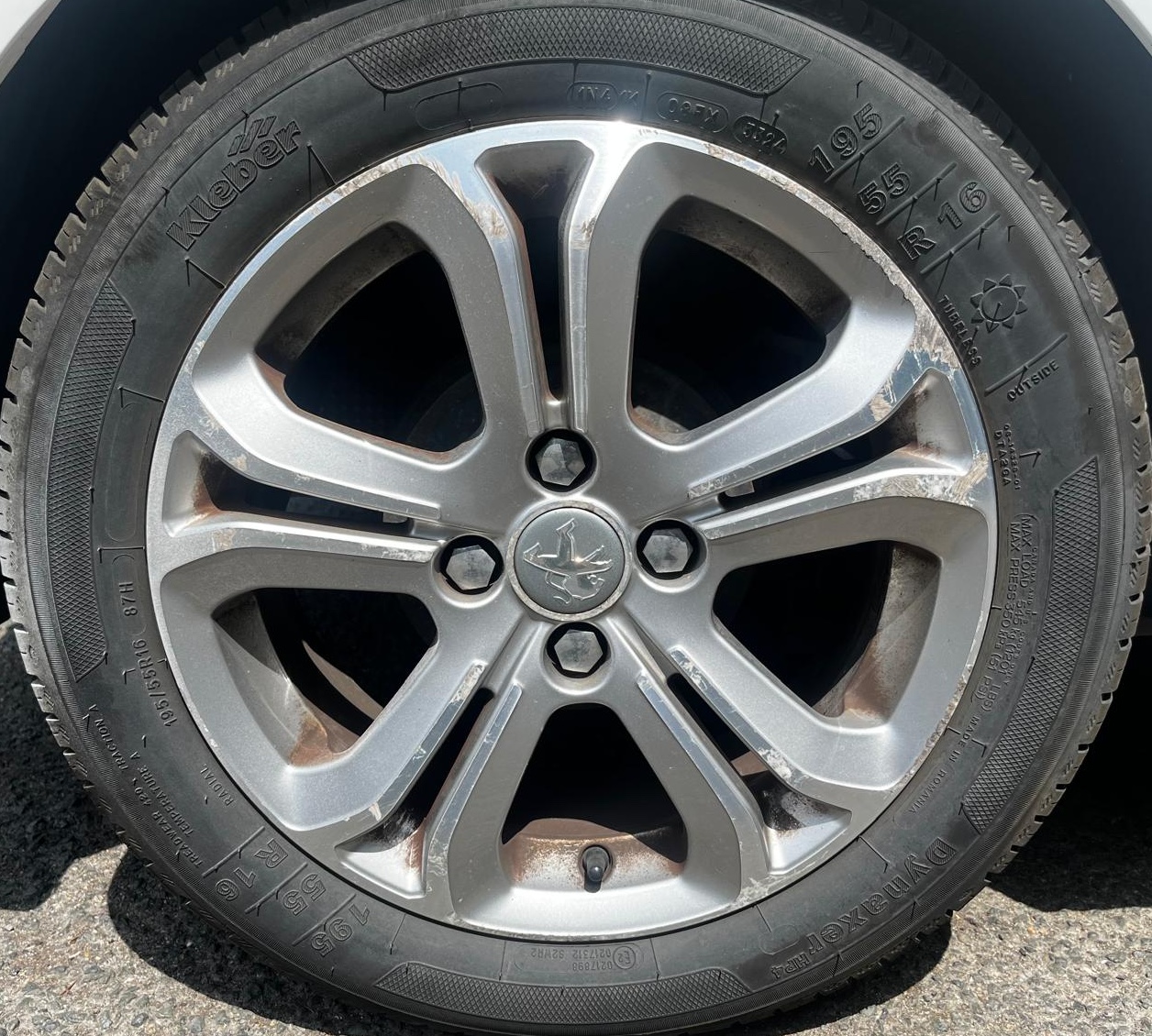 PEUGEOT 208 1,2 VTI 82ch ALLURE
