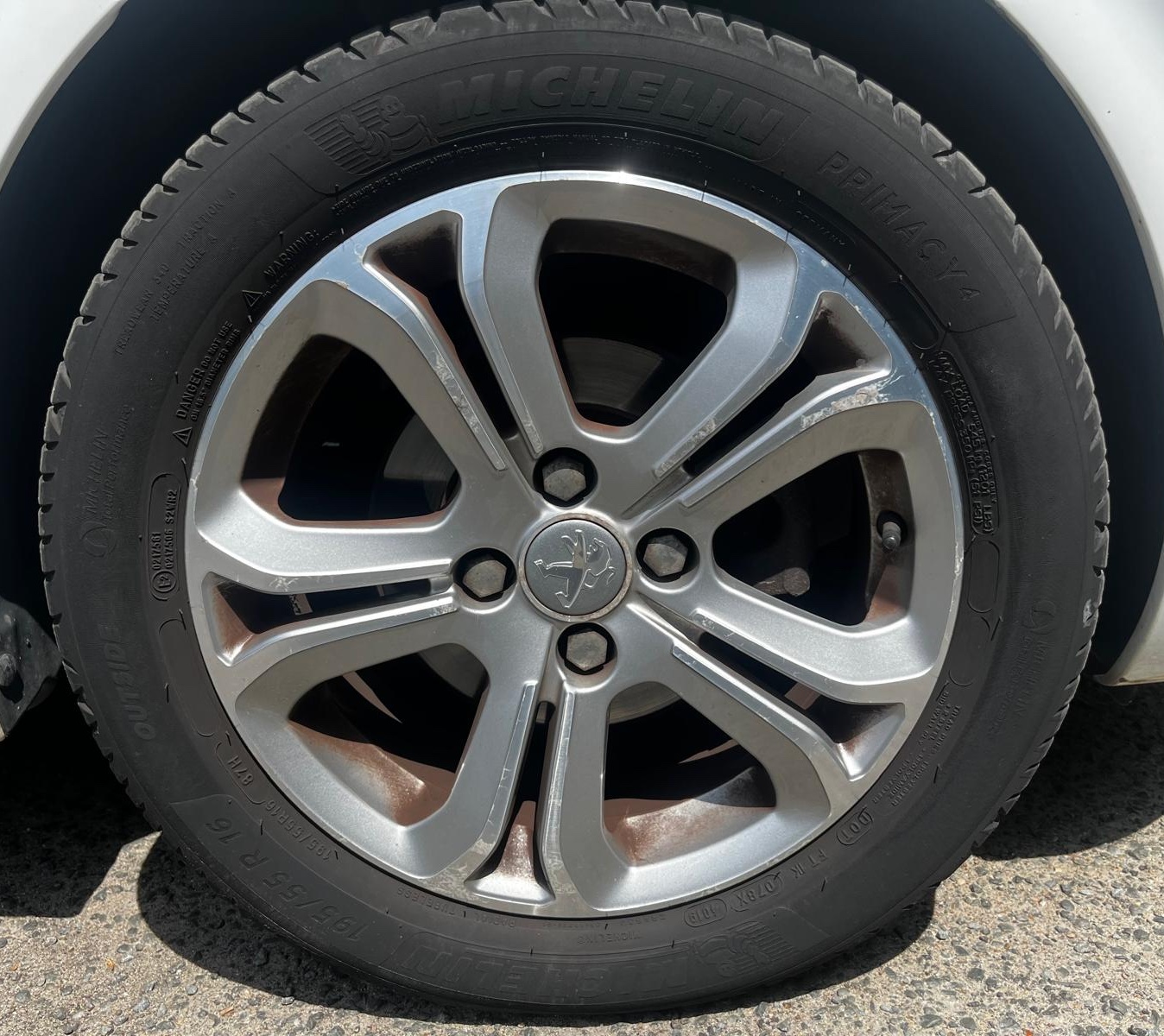 PEUGEOT 208 1,2 VTI 82ch ALLURE