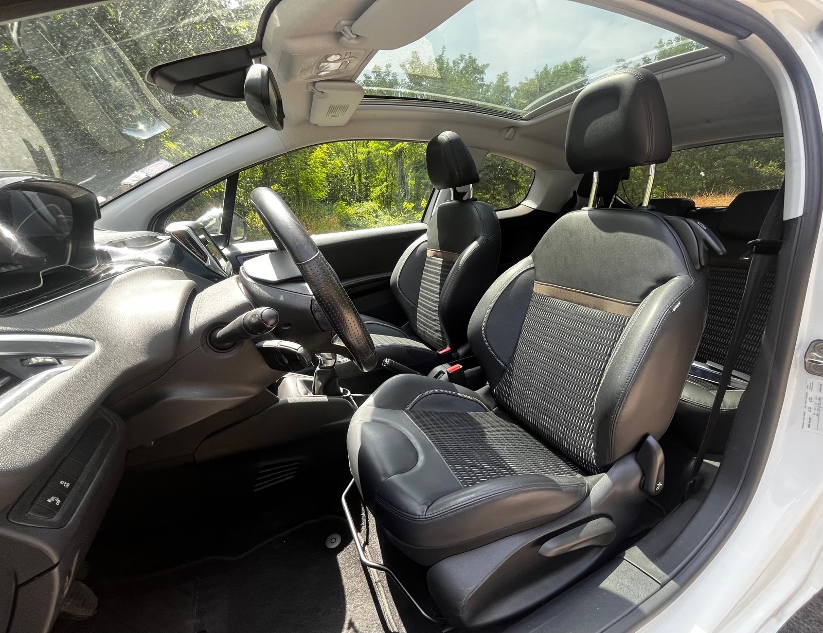 PEUGEOT 208 1,2 VTI 82ch ALLURE