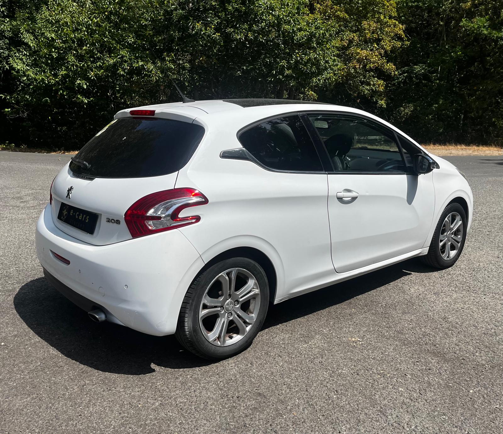 PEUGEOT 208 1,2 VTI 82ch ALLURE