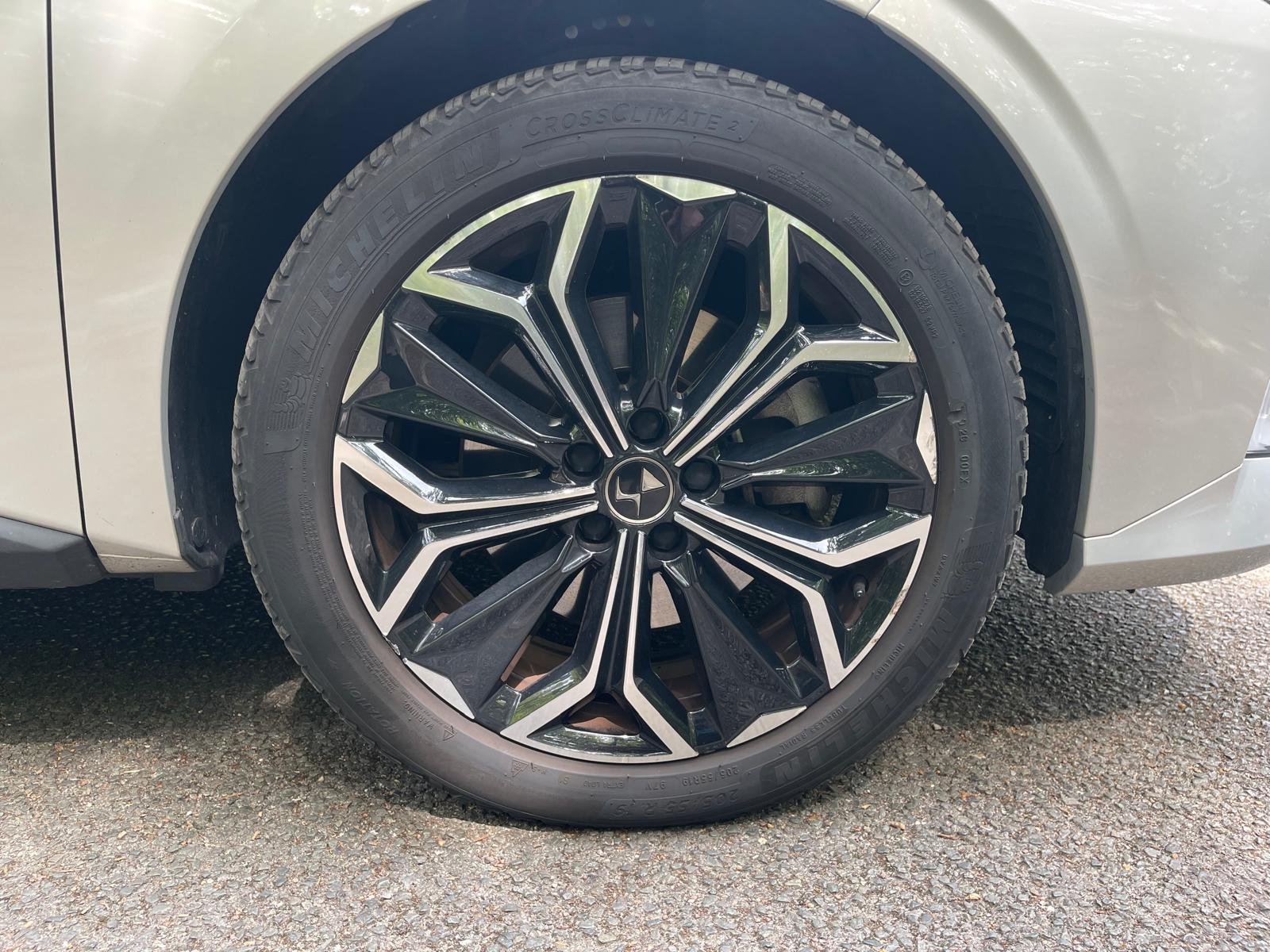 Ds ds4 hybride e-tense 225 eat8 LA PREMIERE