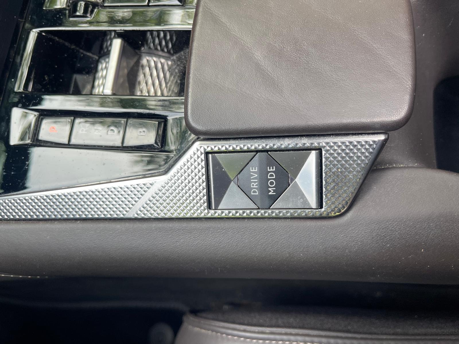 Ds ds4 hybride e-tense 225 eat8 LA PREMIERE