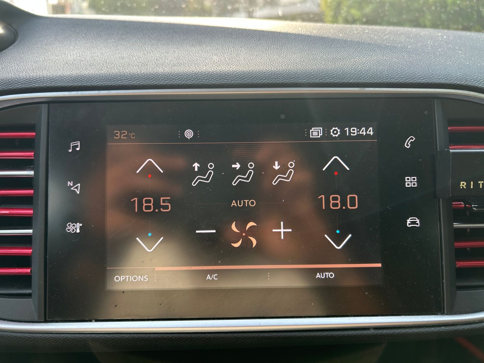Peugeot 308 Phase II 1.5 BlueHDi 16V EAT8 S&S 130 cv Boîte auto