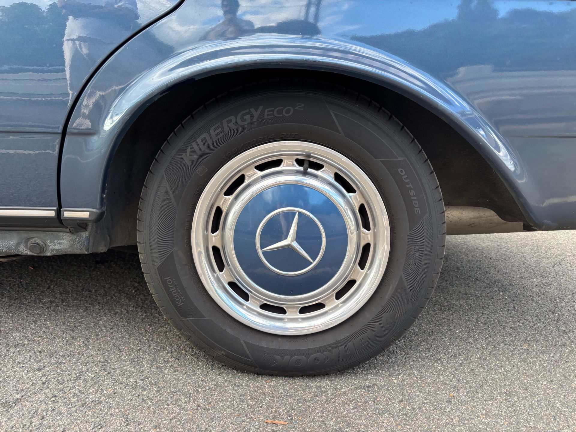 Mercedes-Benz W123 230E
