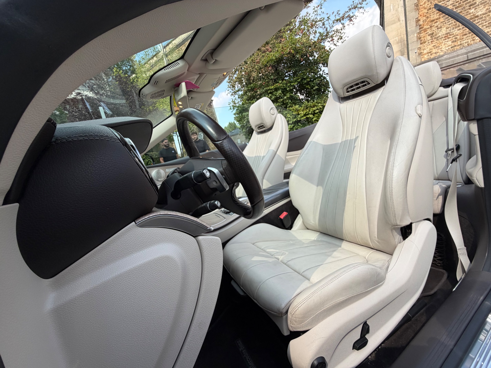 Mercedes-Benz Classe E Pack AMG Exécutive Cabriolet 300 2.0 i 16V 9G-TRONIC 245 cv Boîte auto