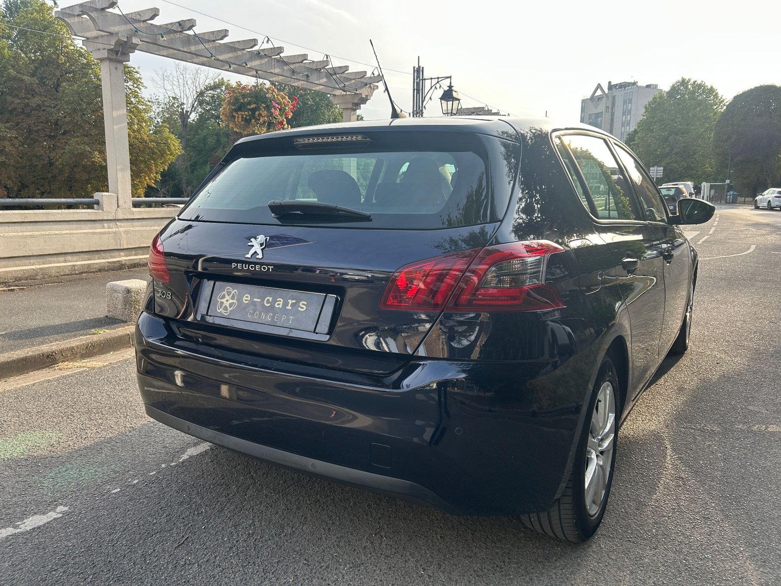 Peugeot 308 Phase II 1.5 BlueHDi 16V EAT8 S&S 130 cv Boîte auto