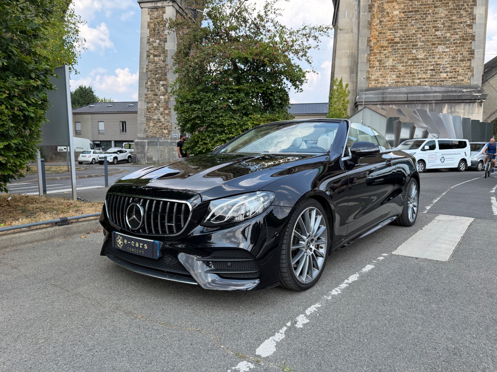 Mercedes-Benz Classe E Pack AMG Exécutive Cabriolet 300 2.0 i 16V 9G-TRONIC 245 cv Boîte auto