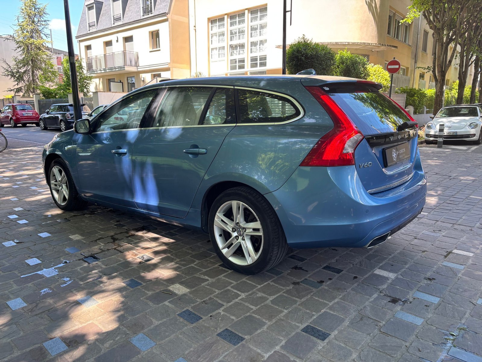 Volvo V60 Plug-in Hybrid D6 215 +70 ch AWD Xénium Geartronic A