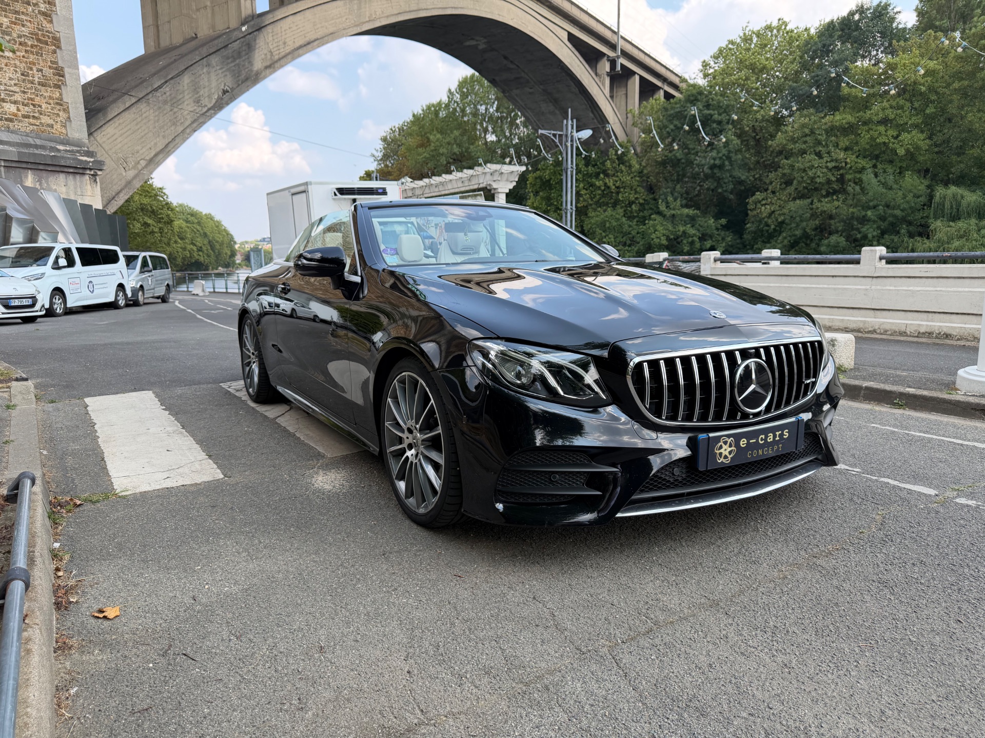Mercedes-Benz Classe E Pack AMG Exécutive Cabriolet 300 2.0 i 16V 9G-TRONIC 245 cv Boîte auto