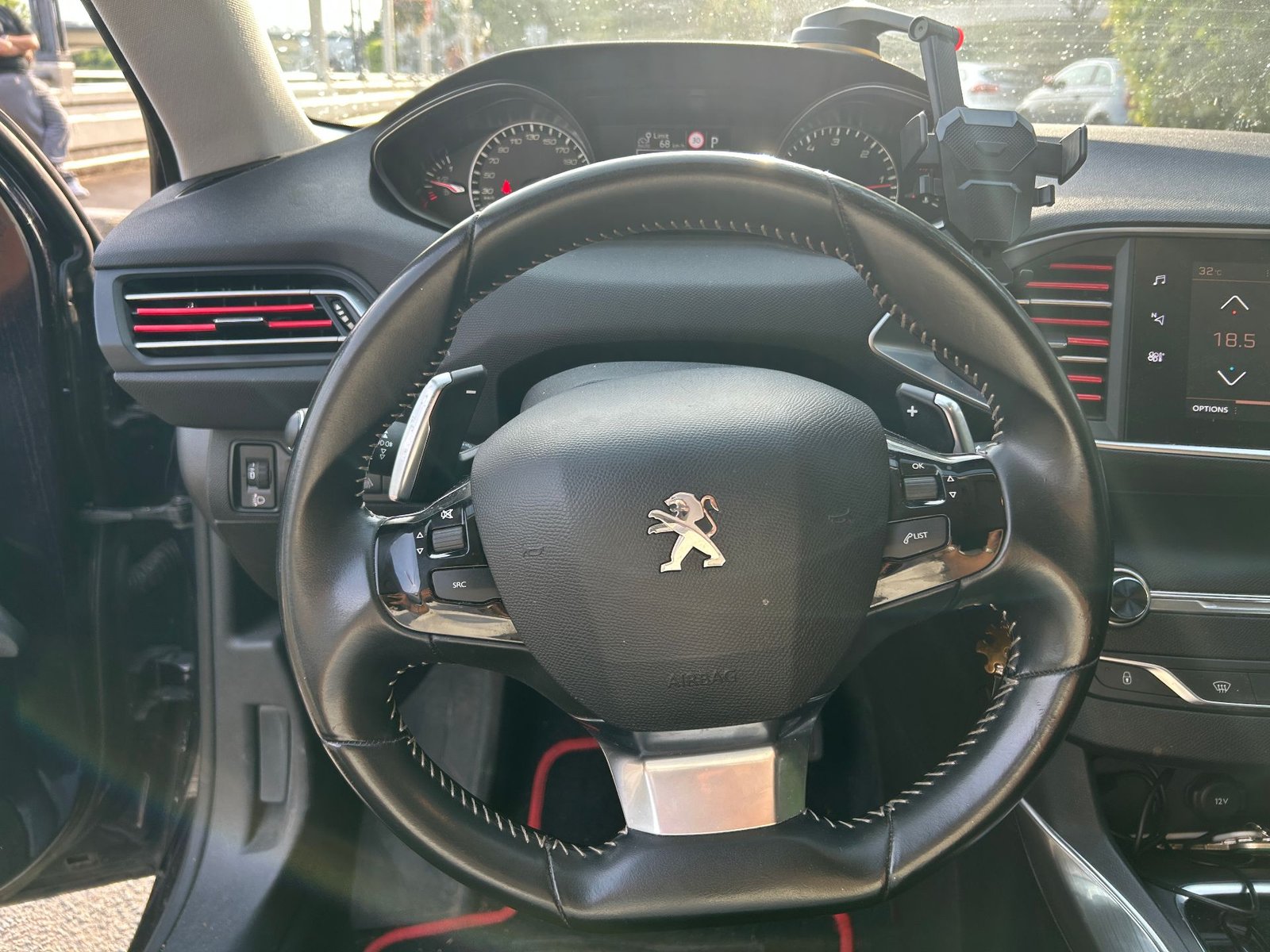 Peugeot 308 Phase II 1.5 BlueHDi 16V EAT8 S&S 130 cv Boîte auto