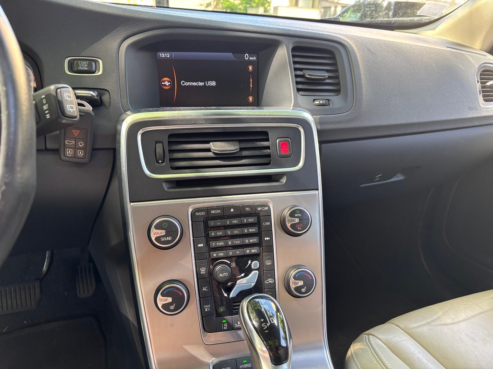 Volvo V60 Plug-in Hybrid D6 215 +70 ch AWD Xénium Geartronic A