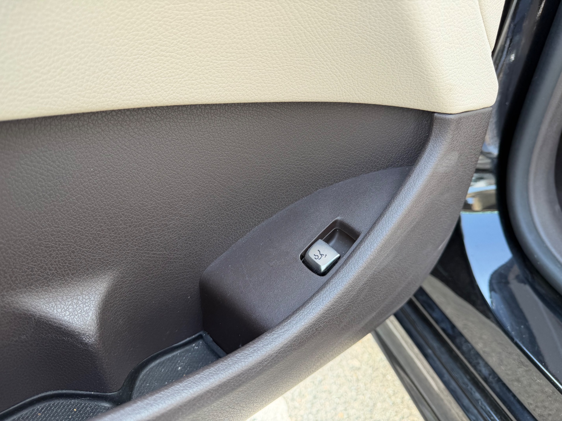 Mercedes-Benz Classe E Pack AMG Exécutive Cabriolet 300 2.0 i 16V 9G-TRONIC 245 cv Boîte auto